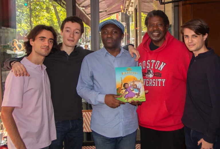 Avec le soutien de Zachary James Miller, Ewingwood choisit le modèle américain pour se déployer au Cameroun