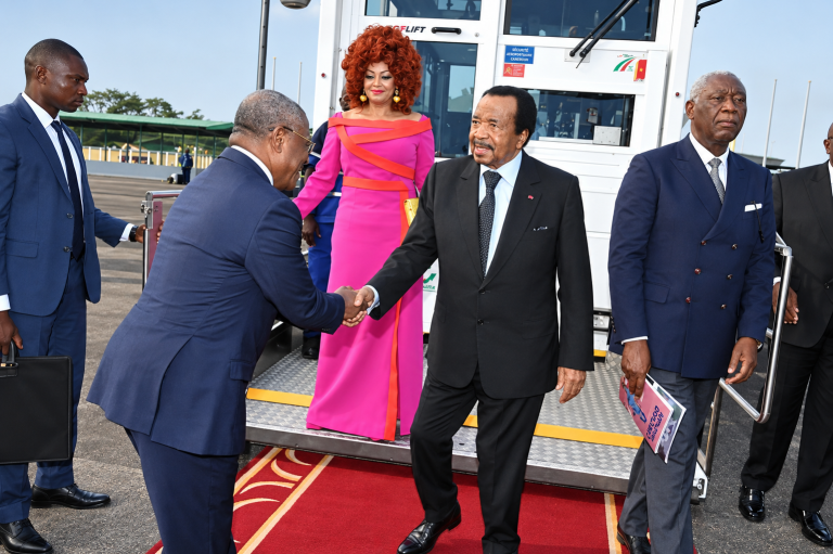 PAUL BIYA DE RETOUR, MAIS TOUJOURS INVISIBLE : LE CAMEROUN FACE AU SPECTRE DE LA SUCCESSION